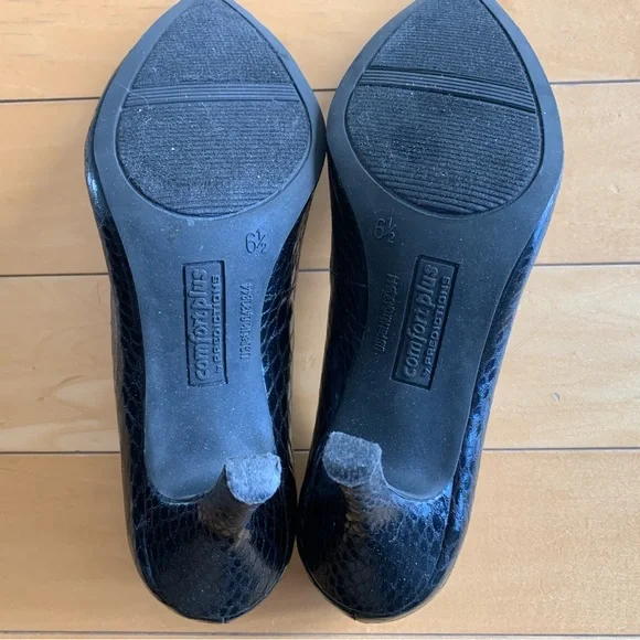 Elegant 2.5” heels - Picture 4 of 4